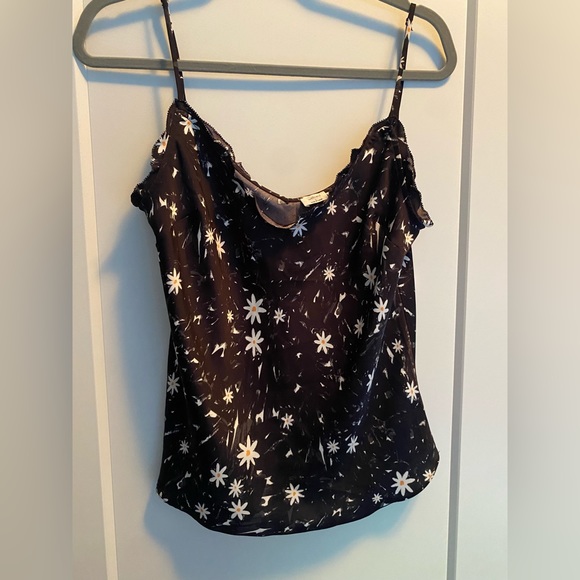 Aritzia Large tank - Picture 1 of 3